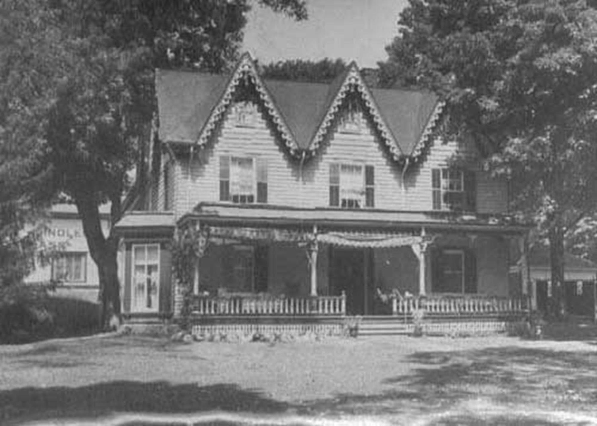 Stamford Gables Bed And Breakfast Exterior photo