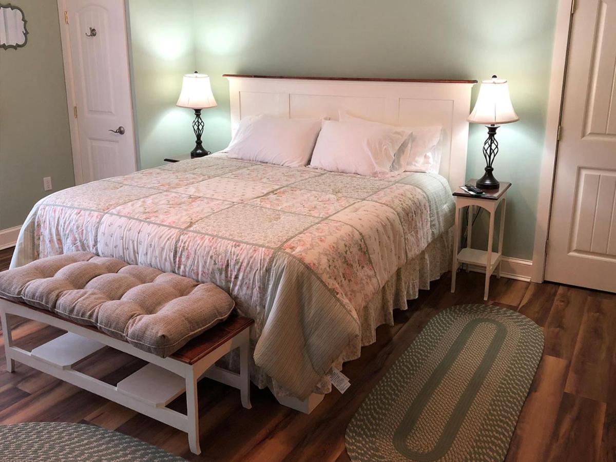 Stamford Gables Bed And Breakfast Exterior photo